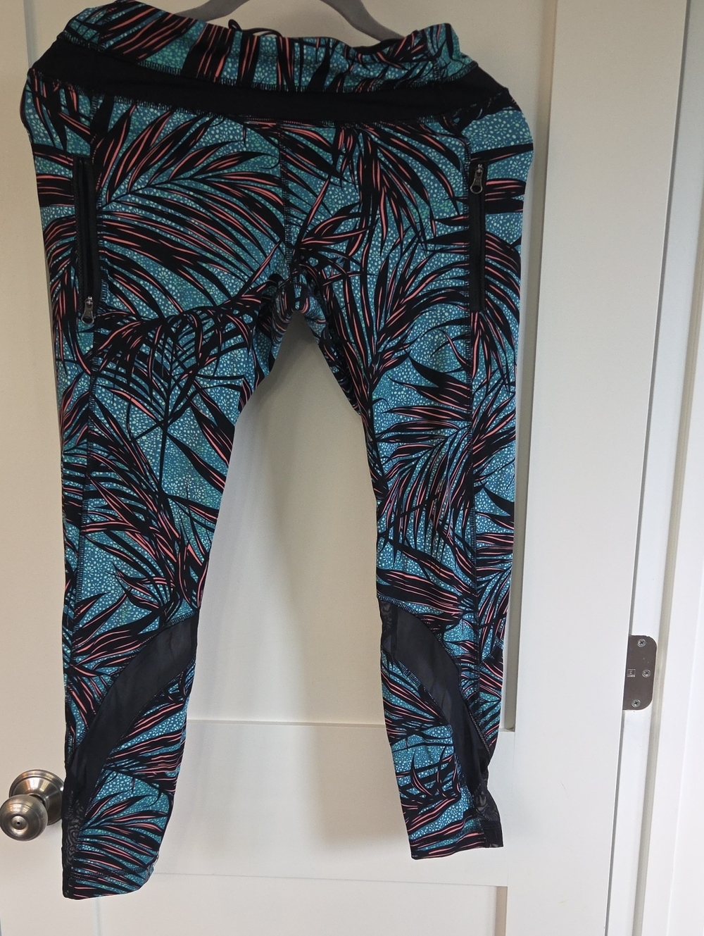 lululemon athletica Teal, Black & Pink Tropical Print Leggings